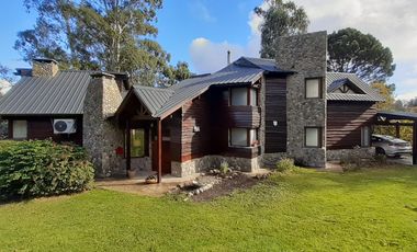 EXTRAORDINARIO CHALET SOBRE DOS LOTES LINDEROS AL GOLF