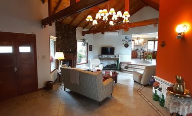 EXTRAORDINARIO CHALET SOBRE DOS LOTES LINDEROS AL GOLF