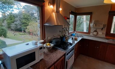 EXTRAORDINARIO CHALET SOBRE DOS LOTES LINDEROS AL GOLF