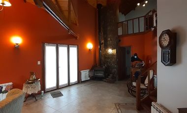 EXTRAORDINARIO CHALET SOBRE DOS LOTES LINDEROS AL GOLF