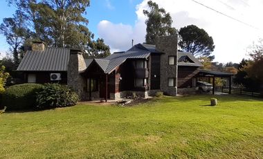 EXTRAORDINARIO CHALET SOBRE DOS LOTES LINDEROS AL GOLF