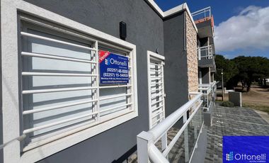 Departamento en venta de 2 dormitorios c/ cochera en Costa Azul