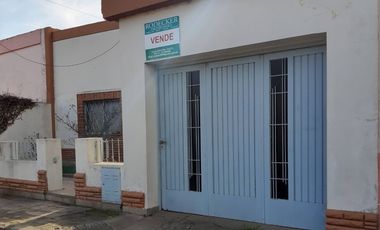 Casa Céntrica en Salto p/ reciclar y proyectar como tu casa de FINDE