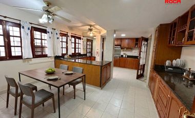 Casa en venta de 10 ambinetes c/ cochera en Centro de Jujuy