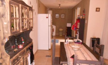 Amplio Departamento en venta de 2 ambites c/patio.  Plaza Colón. Permuta