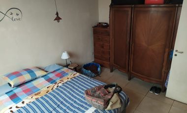 Amplio Departamento en venta de 2 ambites c/patio.  Plaza Colón. Permuta