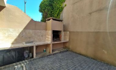 Dúplex en venta de 2 dormitorios c/ cochera en San Bernardo