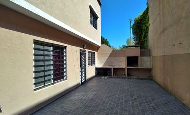 Dúplex en venta de 2 dormitorios c/ cochera en San Bernardo