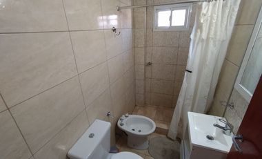 Dúplex en venta de 2 dormitorios c/ cochera en San Bernardo