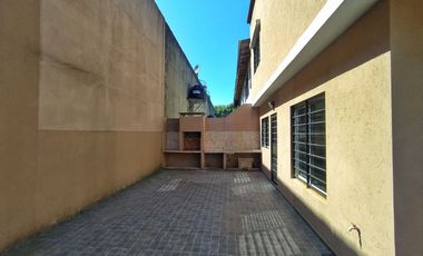 Dúplex en venta de 2 dormitorios c/ cochera en San Bernardo