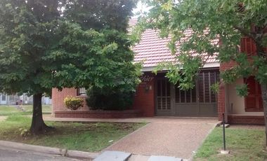 VENTA Esquina Campana CHALET hermoso ladrillos vista HOGAR DULCE HOGAR