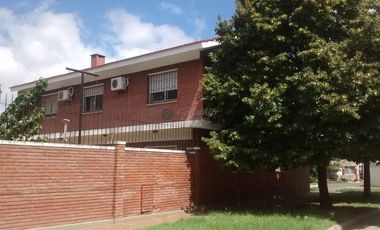 VENTA Esquina Campana CHALET hermoso ladrillos vista HOGAR DULCE HOGAR