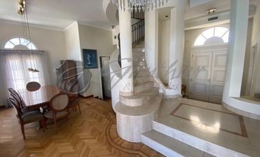 Elegante casa Venta En Zárate: Independencia 1350 mejor ubicación Estilo Francés