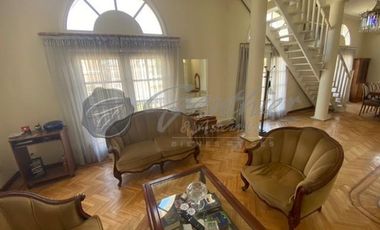 Elegante casa Venta En Zárate: Independencia 1350 mejor ubicación Estilo Francés