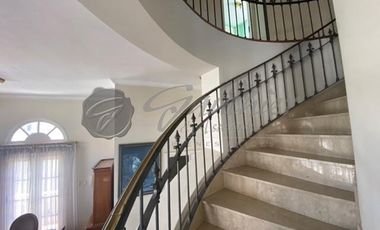 Elegante casa Venta En Zárate: Independencia 1350 mejor ubicación Estilo Francés