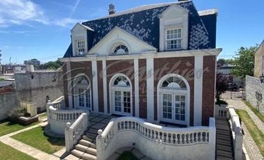 Elegante casa Venta En Zárate: Independencia 1350 mejor ubicación Estilo Francés