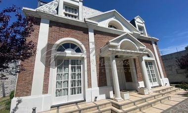 Elegante casa Venta En Zárate: Independencia 1350 mejor ubicación Estilo Francés