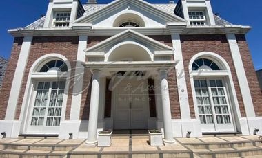 Elegante casa Venta En Zárate: Independencia 1350 mejor ubicación Estilo Francés