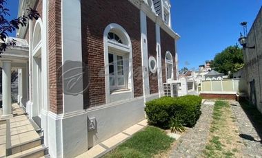 Elegante casa Venta En Zárate: Independencia 1350 mejor ubicación Estilo Francés