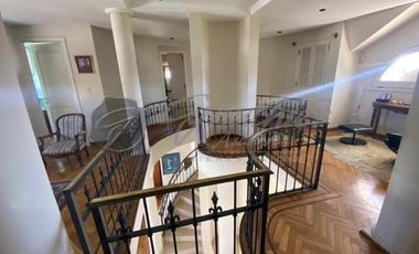 Elegante casa Venta En Zárate: Independencia 1350 mejor ubicación Estilo Francés