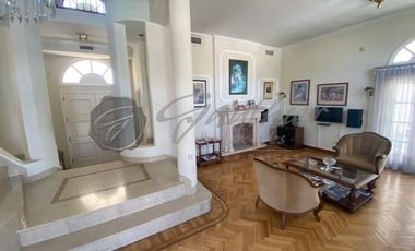 Elegante casa Venta En Zárate: Independencia 1350 mejor ubicación Estilo Francés