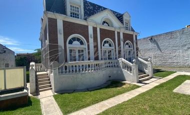 Elegante casa Venta En Zárate: Independencia 1350 mejor ubicación Estilo Francés