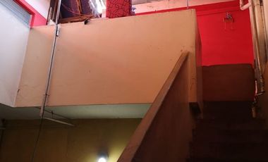 Casa de 2 departamentos con local o garage en Villa Soldati