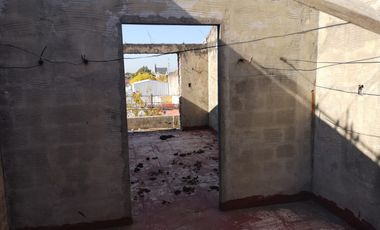 Casa de 2 departamentos con local o garage en Villa Soldati