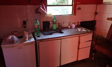 Casa de 2 departamentos con local o garage en Villa Soldati