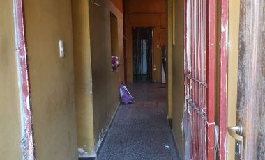 Casa de 2 departamentos con local o garage en Villa Soldati