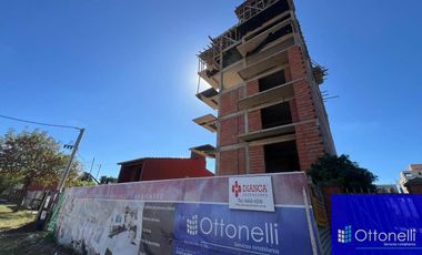 Departamento en venta de 2 dormitorios c/ cochera en Costa Azul