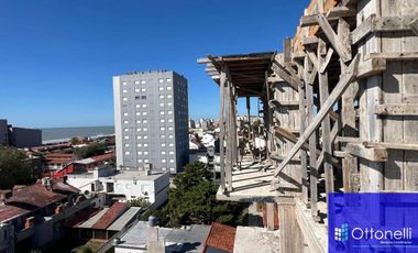 Departamento en venta de 2 dormitorios c/ cochera en Costa Azul