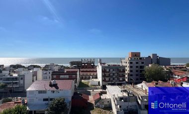 Departamento en venta de 2 dormitorios c/ cochera en Costa Azul