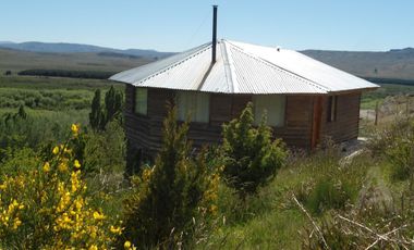 FINA PATAGONIA. Casa en venta de 3 dormitorios c/ cochera en Junín de los Andes