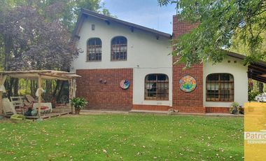 Casa en venta de 3 dormitorios c/ cochera en Cinco Saltos