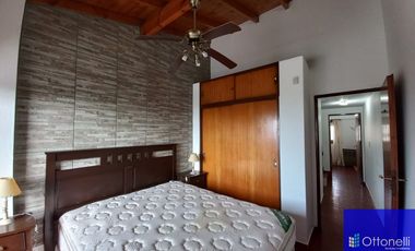 Dúplex en venta de 4 dormitorios c/ cochera en San Bernardo