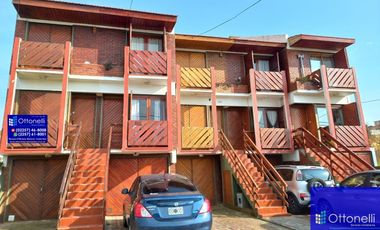 Dúplex en venta de 4 dormitorios c/ cochera en San Bernardo