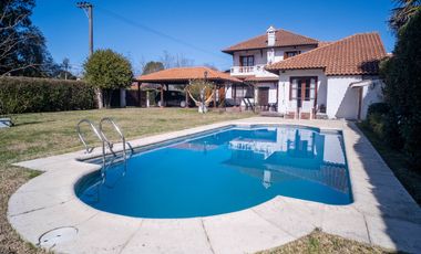 Casa en venta de 4 dormitorios en Parque Luro