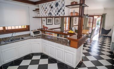 Casa en venta de 4 dormitorios en Parque Luro