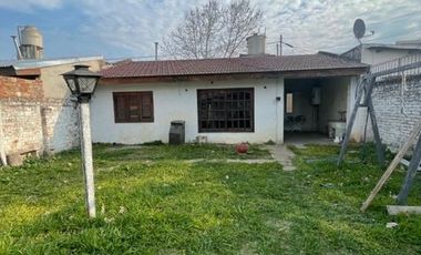 Casa en venta de 2 dormitorios c/ cochera en José C. Paz