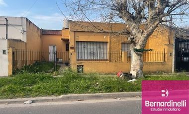 Casa en venta de 2 dormitorios c/ cochera en José C. Paz