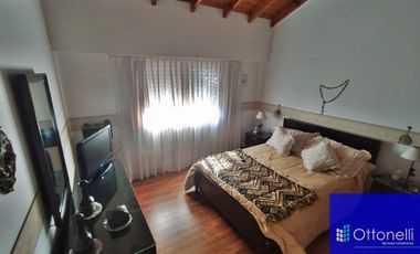 Dúplex en venta de 4 dormitorios c/ cochera en San Bernardo