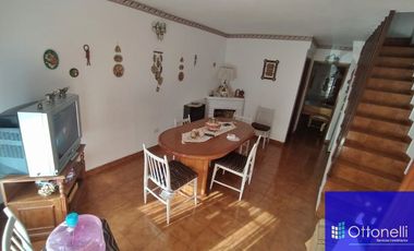 Dúplex en venta de 4 dormitorios c/ cochera en San Bernardo
