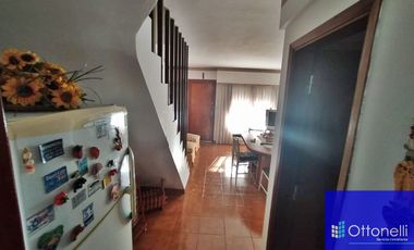 Dúplex en venta de 4 dormitorios c/ cochera en San Bernardo