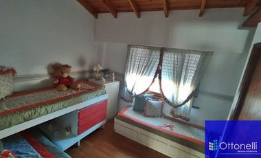 Dúplex en venta de 4 dormitorios c/ cochera en San Bernardo