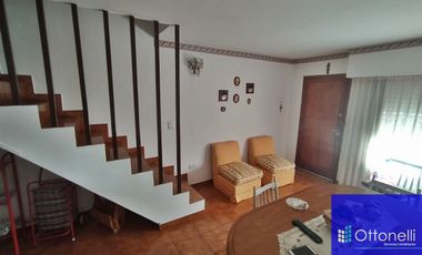 Dúplex en venta de 4 dormitorios c/ cochera en San Bernardo
