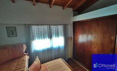 Dúplex en venta de 4 dormitorios c/ cochera en San Bernardo