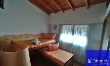 Dúplex en venta de 4 dormitorios c/ cochera en San Bernardo