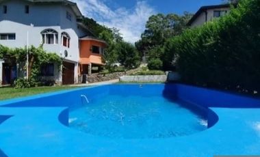 Chalet en venta de 6 dormitorios c/ cochera . Sierra de los Padres. Permuta