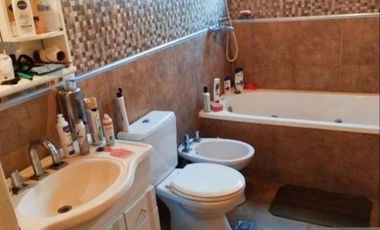 Chalet en venta de 6 dormitorios c/ cochera . Sierra de los Padres. Permuta